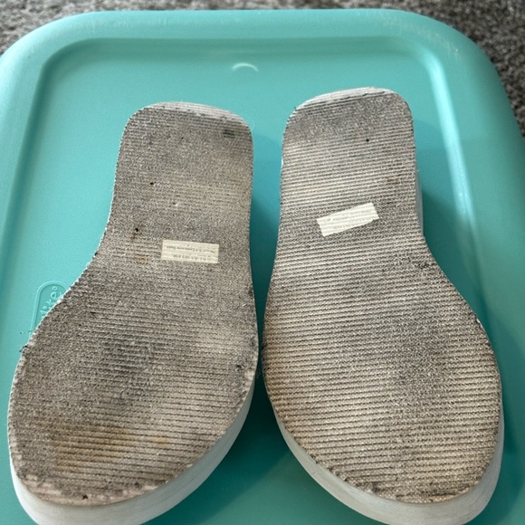 Guess Wedge Flip Flops w Charms - Picture 5 of 5